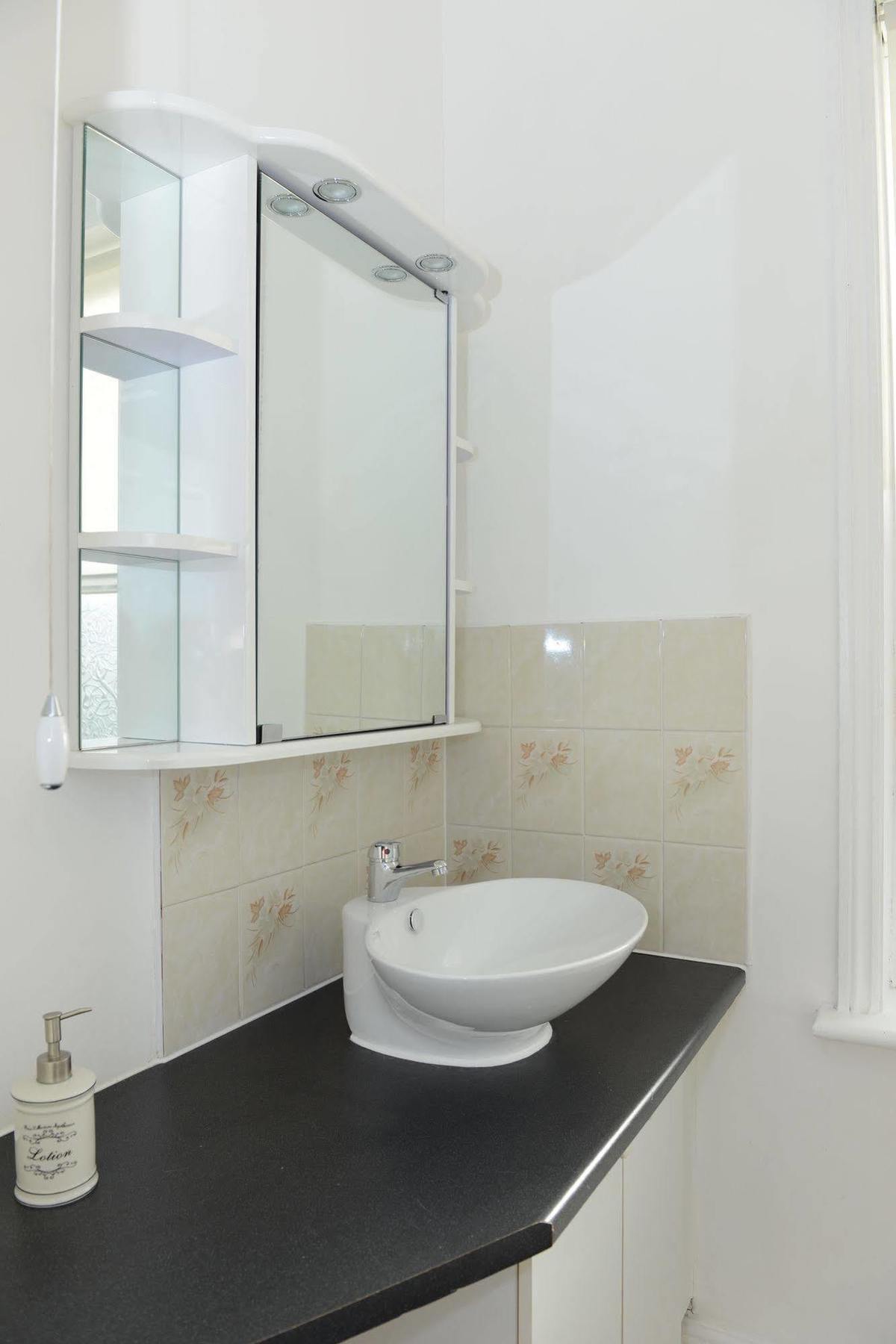 F3 2 Bedroomed Town House - Free Parking - Super 150 Mbps Wifi Near Gavin N Stacey Film House - 1 Free Dog Allowed 巴里 外观 照片