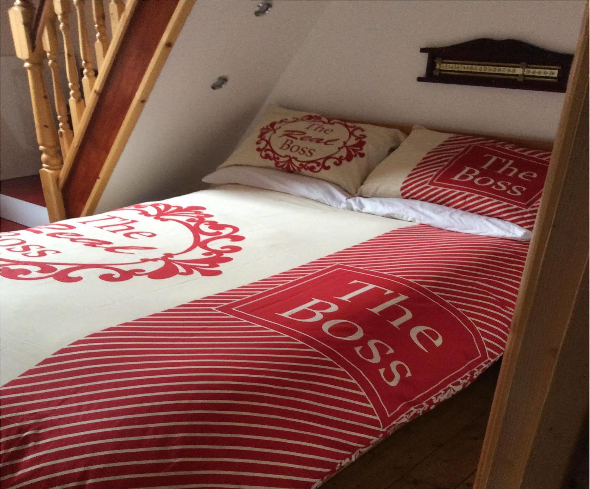 F3 2 Bedroomed Town House - Free Parking - Super 150 Mbps Wifi Near Gavin N Stacey Film House - 1 Free Dog Allowed 巴里 外观 照片